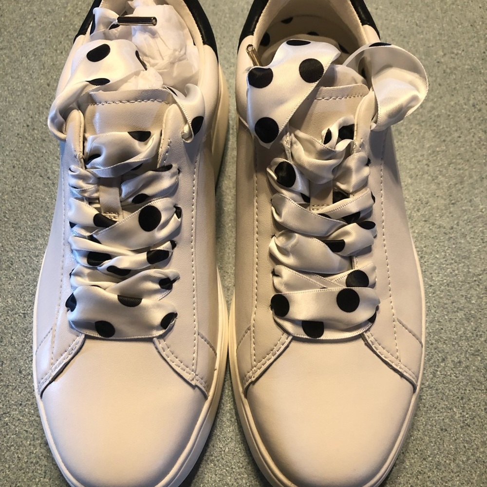 Kate spade tennis shoes with polka dot laces - comes with plain white laces too